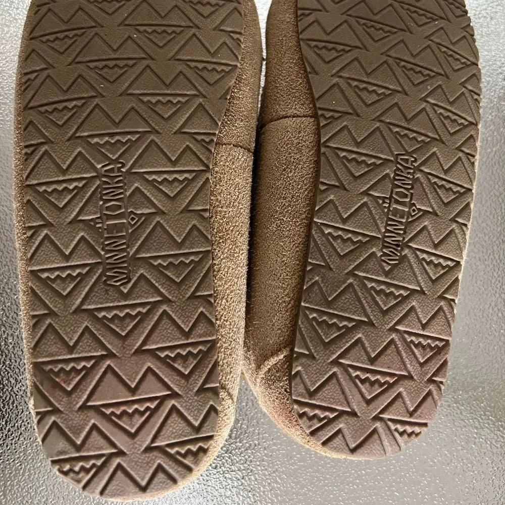 Minnetonka Suede Faux Fur Tan Slippers Size 3